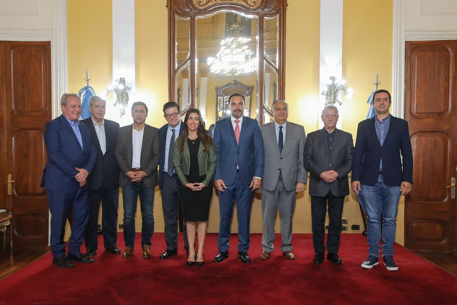 Junto al vicegobernador, Pedro Braillard Poccard, recibimos a sus pares de Catamarca, Formosa, Jujuy, Salta, La Rioja y Santiago del Estero