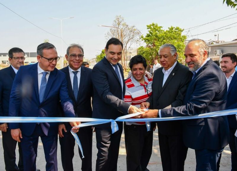 Valdés inauguró pavimento en la Avenida Rizzuto y anunció 400 metros más de obras